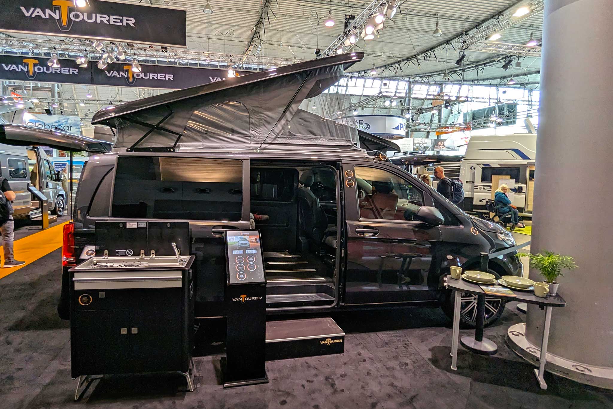 Campervan-Neuheiten 2024: Vantourer Urban – Modulare Flexibilität in elegantem Design auf Mercedes-Benz Vito Basis