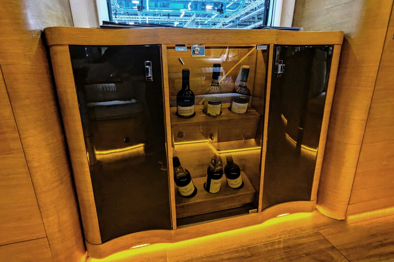 Wohnmobil- und Wohnwagen-Highlights 2024: Top-Modelle für unvergessliche Campingreisen 8 Wanner MD 9 Weinschrank 0567
