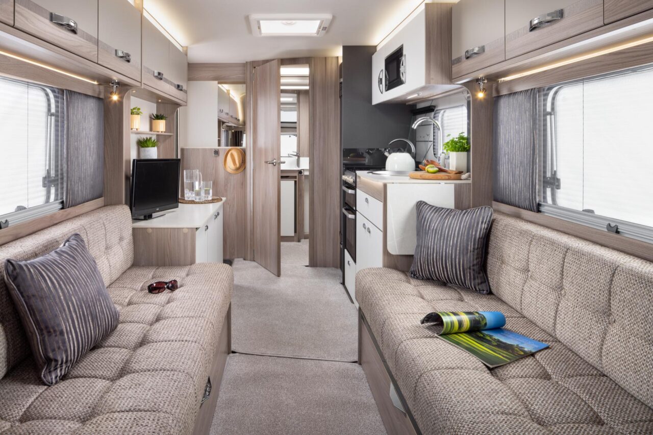 Wohnwagen mit Heckbad SpriteCruzer475_innen_(c)Caravan-Trading-Europe