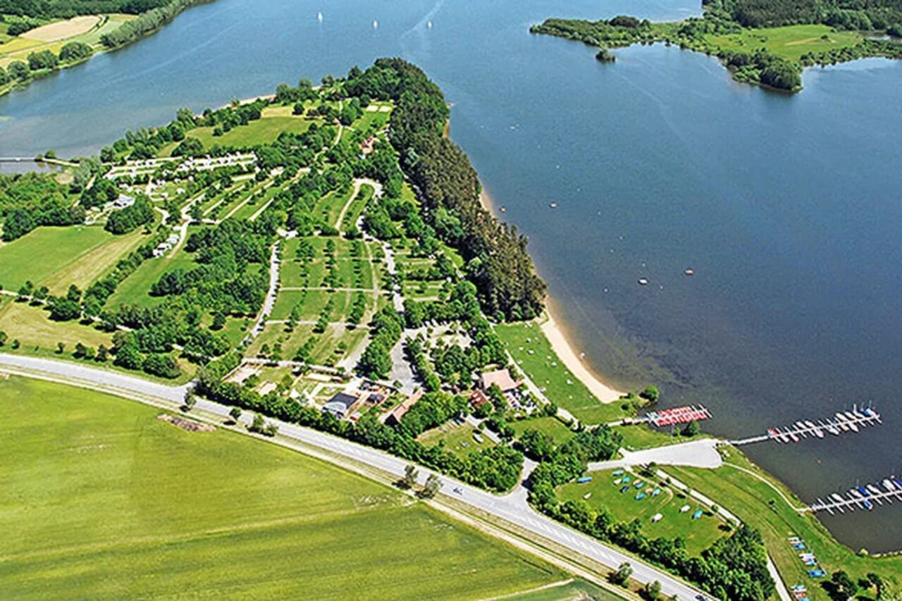 reisemobilhafen und zeltplatz auf der badehalbinsel absberg