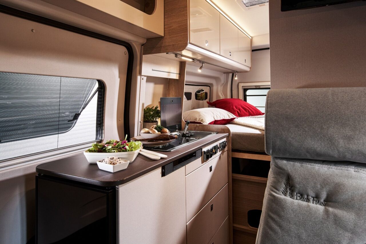 buerstner lineo c 4x4 black forest kueche und bett
