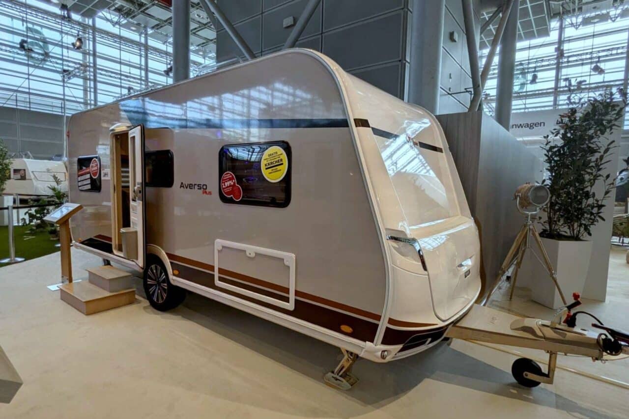 Bürstner Averso Plus 520 TL kompakter Wohnwagen für bis zu 7 Personen auf dem Caravan Salon 2024