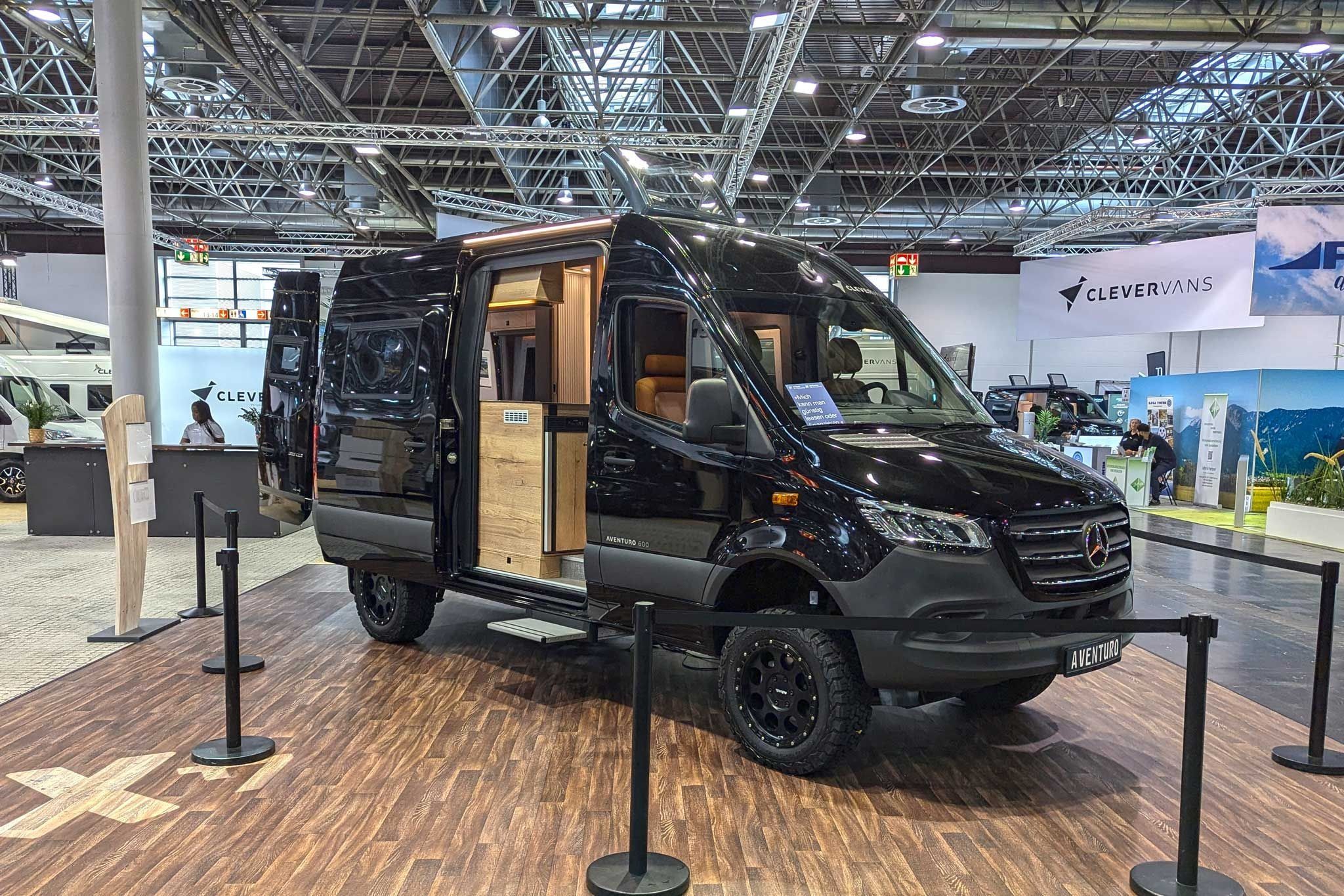 Neuheiten Caravan Salon 2024: Clever Aventuro 600 – der clevere Allrad-Sprinter für 2 Personen