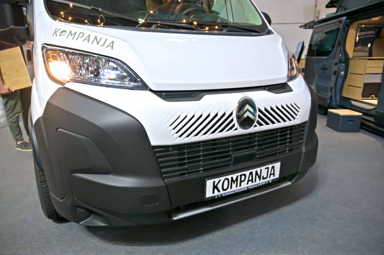 kompanja zwei front