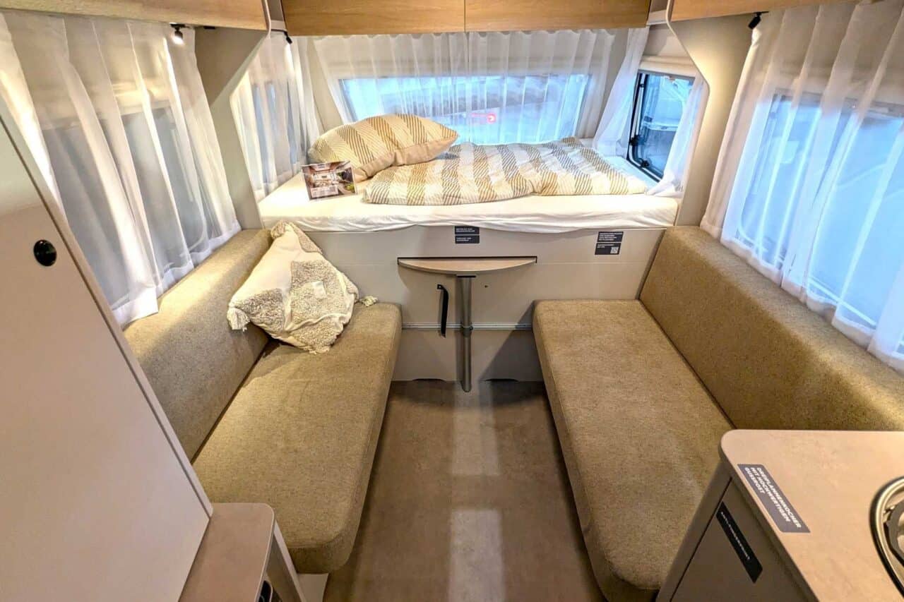 lmc sassino 470 k caravan salon 2024 sitzgruppe und bugbett