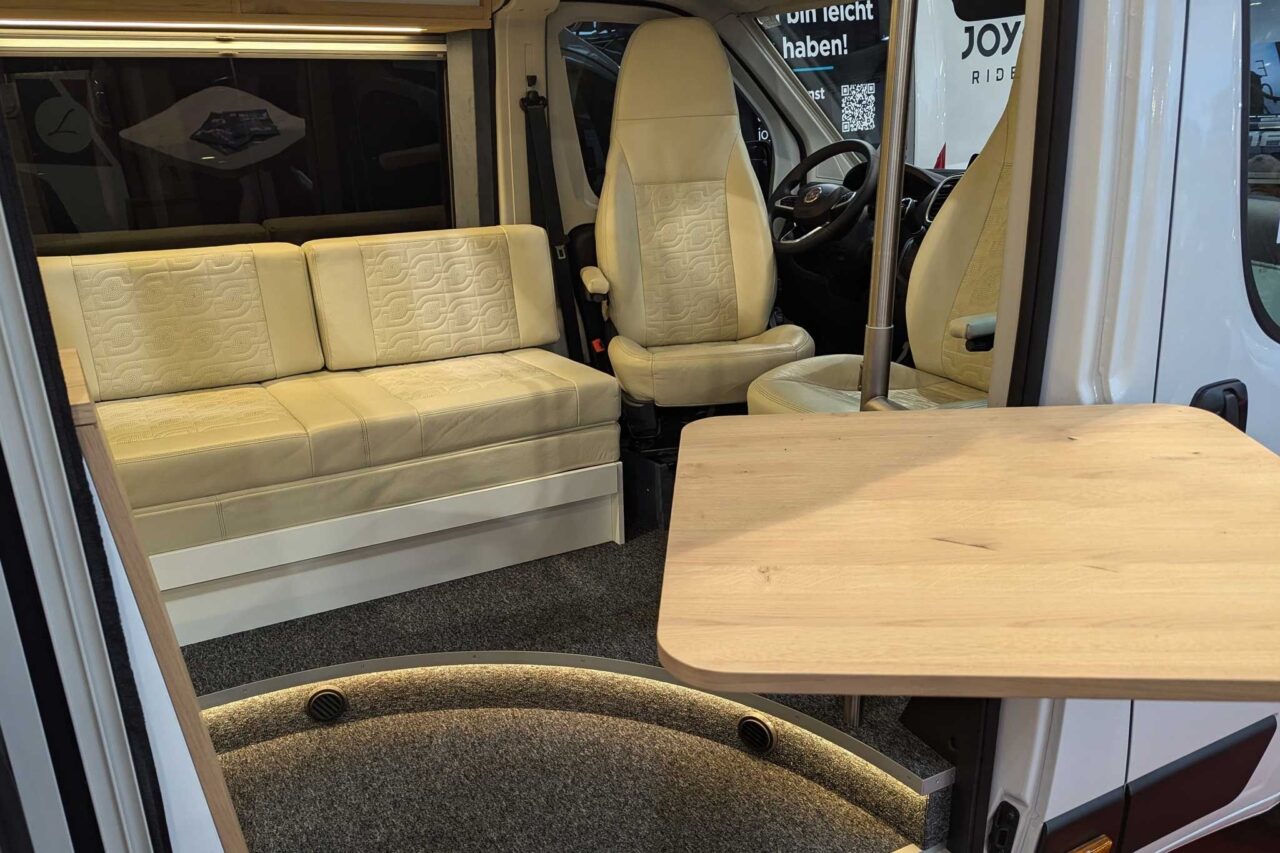 la marca joy rider sitzgruppe mit tisch caravan salon 2024 c stefan blanz