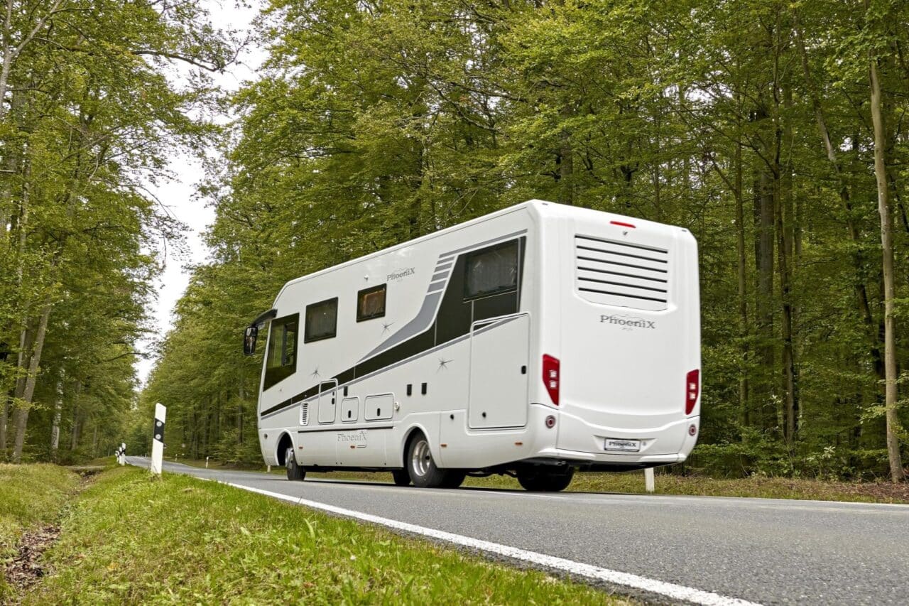 Innovatives Luxus-Wohnmobil: Phoenix präsentiert den Top-Liner 9000 BMLX
