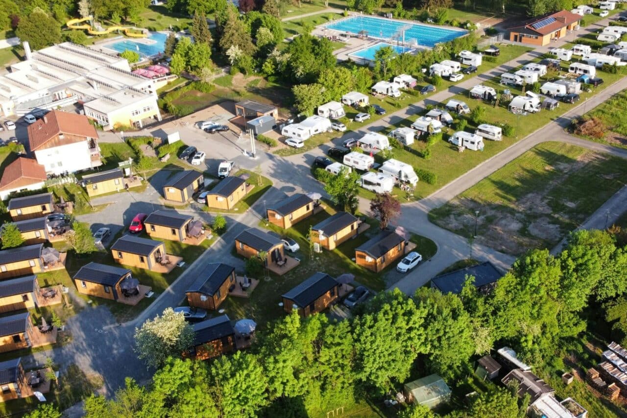 Camping-Schnäppchen: 30 Top-Plätze in Deutschland und den Niederlanden für unter 30 Euro! 8 Campingpark Nabburg Luftaufnahme
