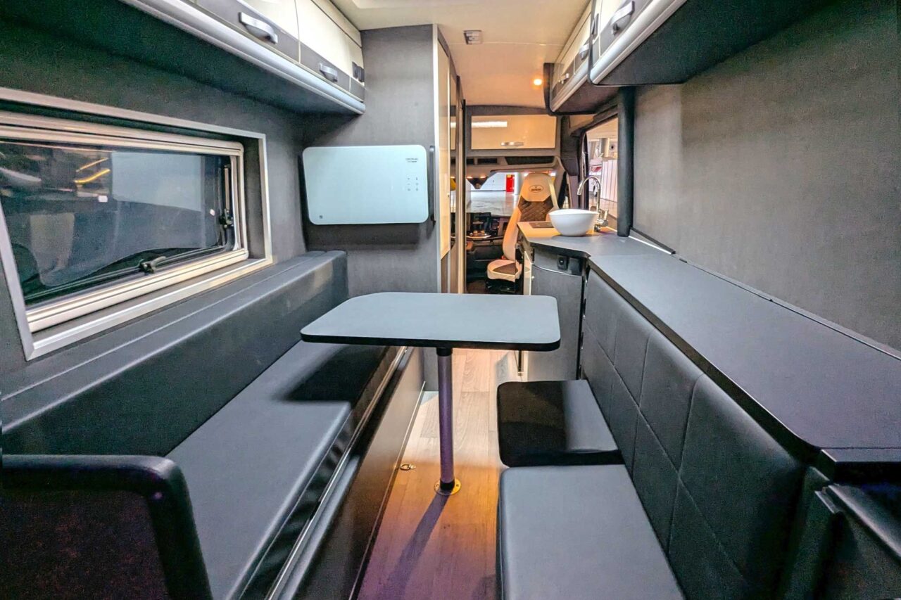 Iridium e-V25 (2025) – innovativer Elektro-Camper auf Ford Transit-Basis mit effizienter Raumgestaltung 3 iridium e v25 cmt 2025 interieur
