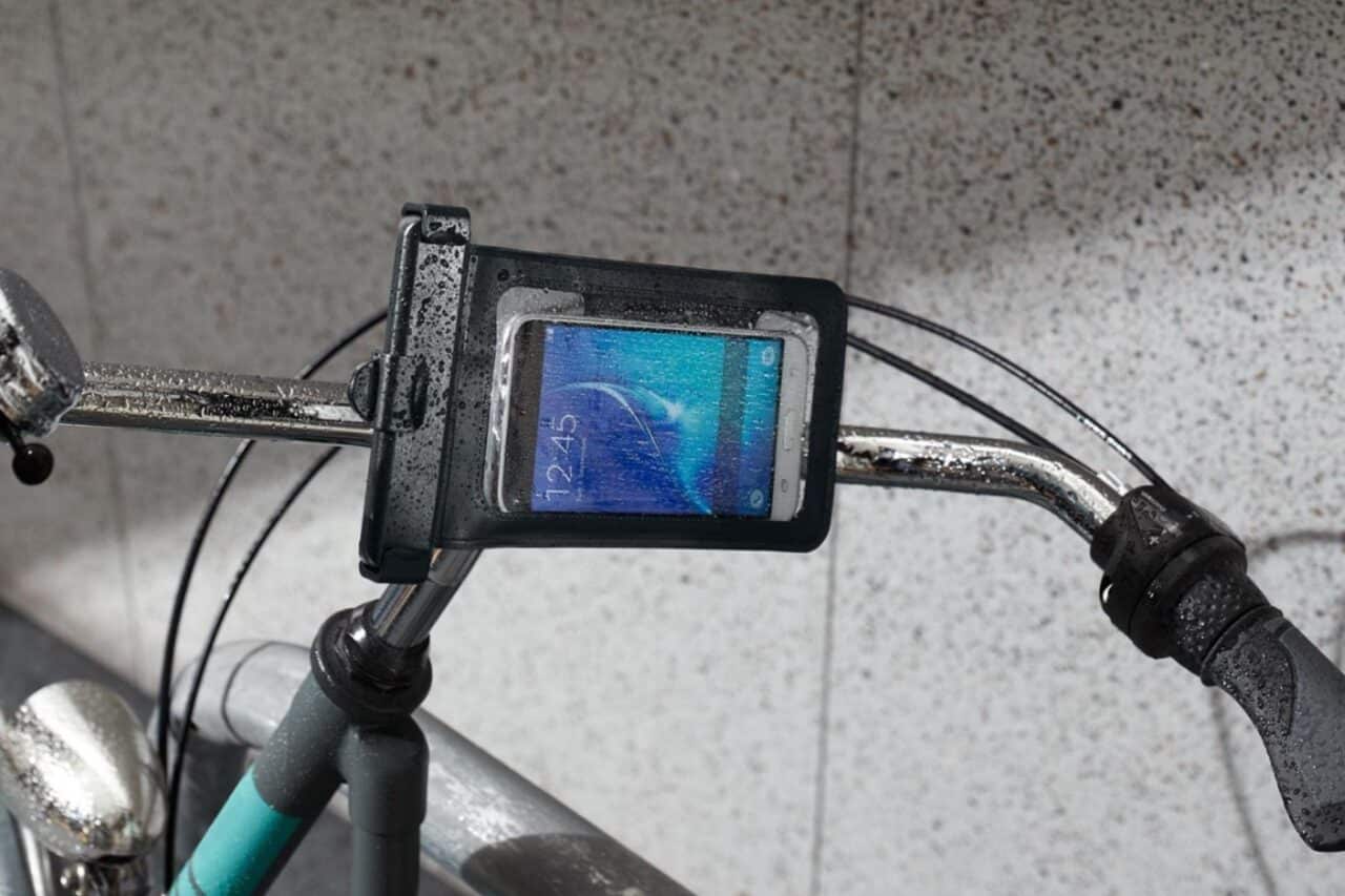 Für aktive Camper: Praktisches Zubehör und Outdoor-Bekleidung fürs Fahrrad und Wanderungen bei Tchibo 7 tchibo smartphone halterung