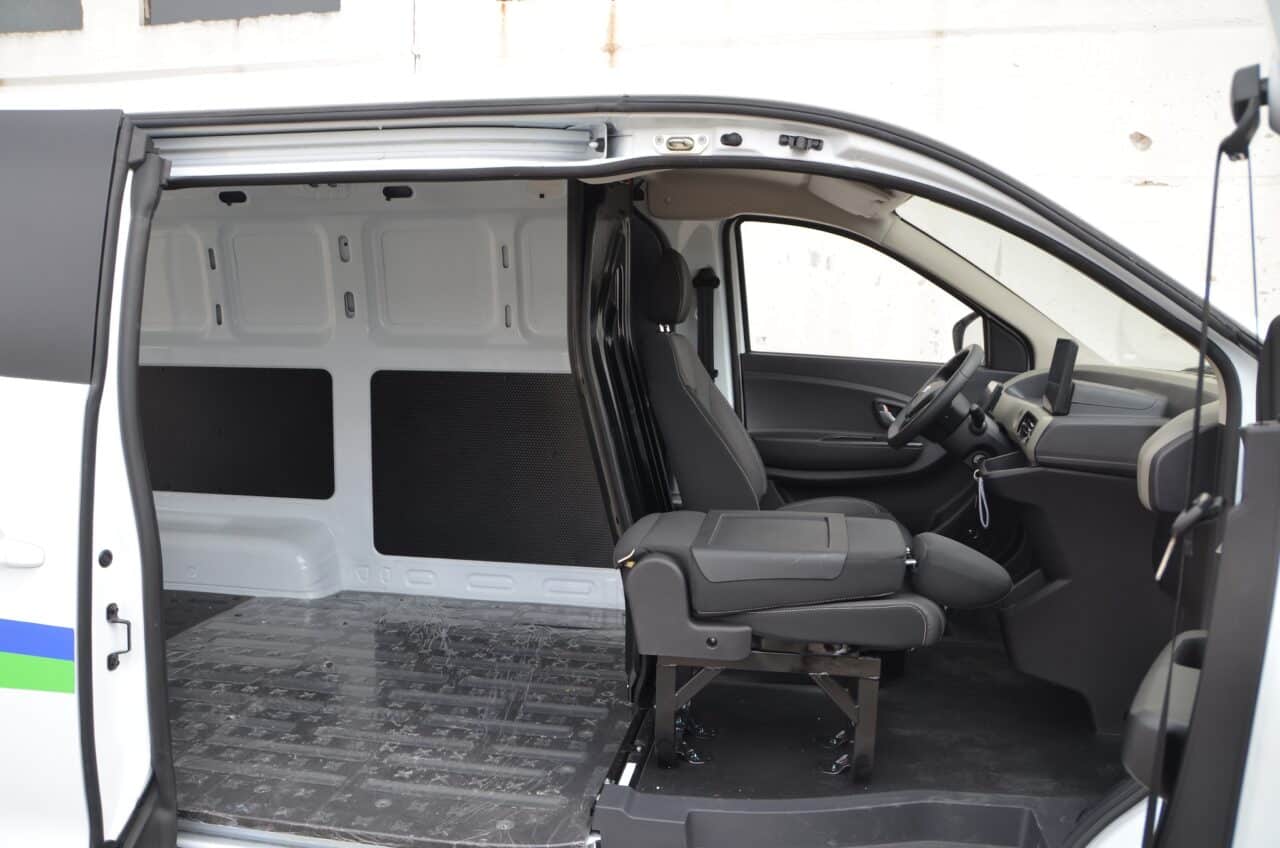 Mehr als ein Lieferwagen: Dieser neue Elektro-Transporter könnte bald zum Campervan werden 3 02 ARI 901 XL Laderaum und Fahrerkabine Seitenansicht