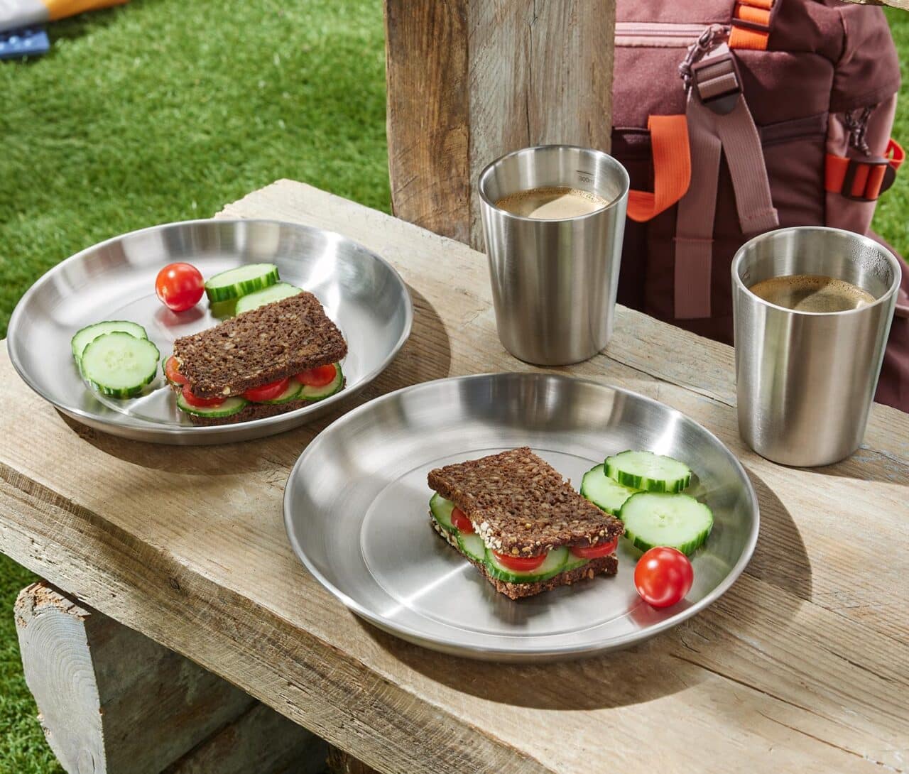 Clevere Küchenhelfer fürs Camping: Nützliche Gadgets zu unschlagbaren Preisen 3 Tchibo Camping-Teller aus Edelstahl