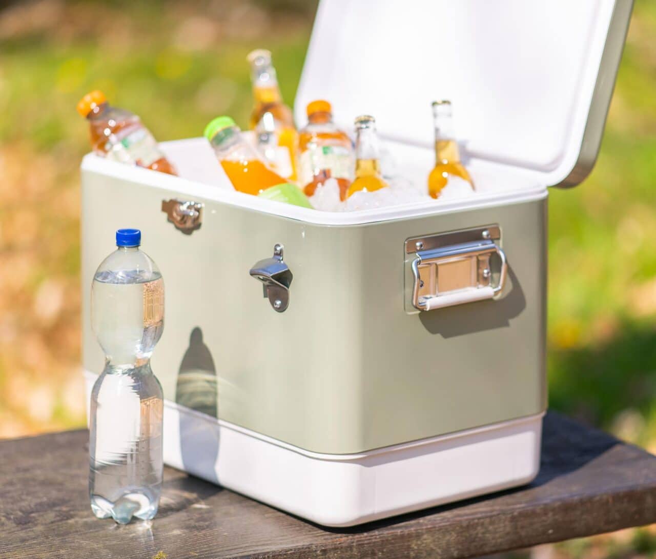 Clevere Küchenhelfer fürs Camping: Nützliche Gadgets zu unschlagbaren Preisen 2 Tchibo Passiv-Kühlbox