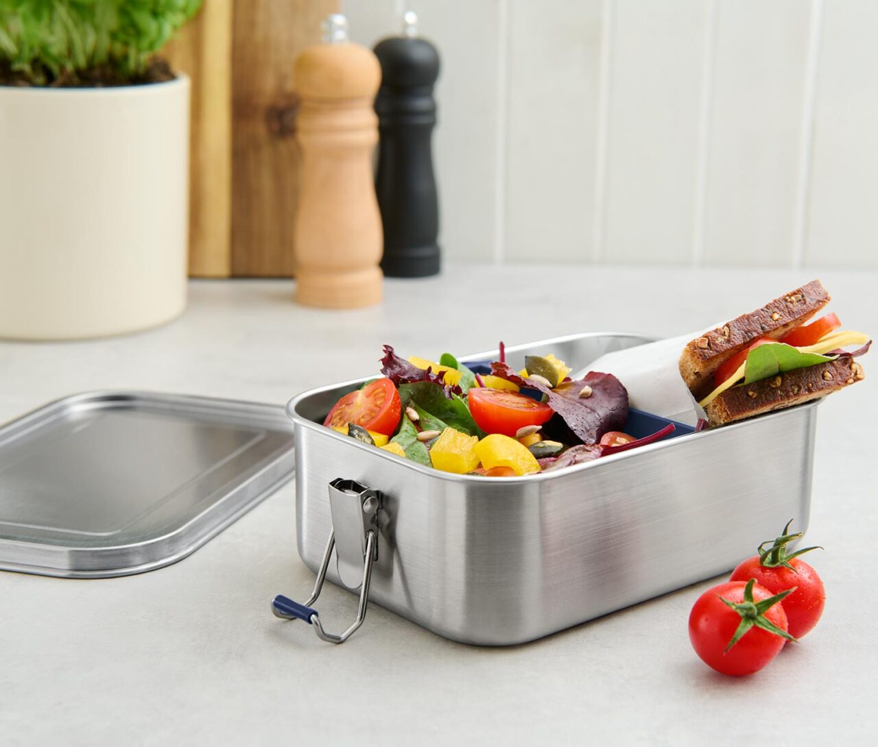 Clevere Küchenhelfer fürs Camping: Nützliche Gadgets zu unschlagbaren Preisen 4 Tchibo To-Go-Lunchbox