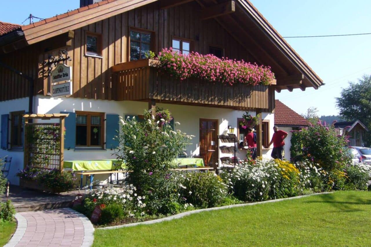 Warum Camping Zeh am See im Allgäu auf deiner Bucket List stehen sollte 3 camping zeh am see restaurant 1