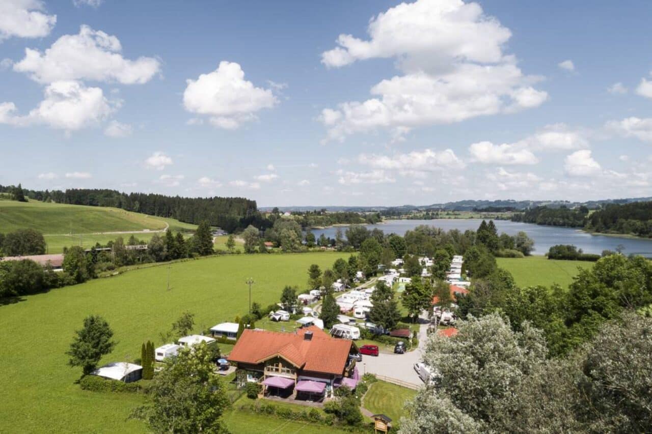 Warum Camping Zeh am See im Allgäu auf deiner Bucket List stehen sollte 2 camping zeh am see stellplaetze