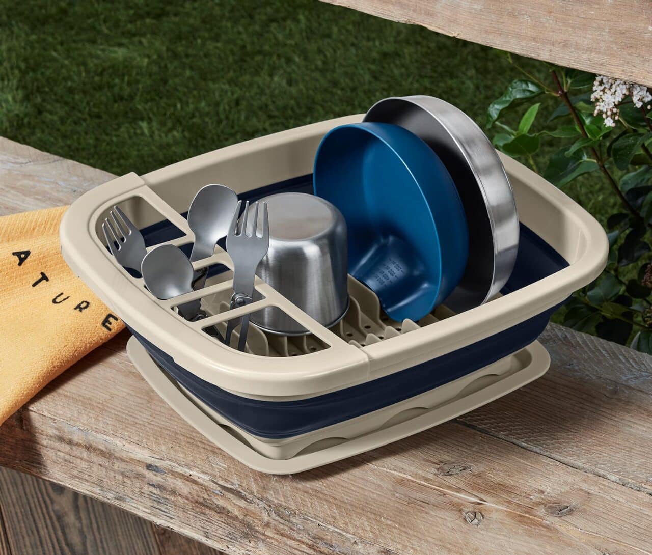 Clevere Küchenhelfer fürs Camping: Nützliche Gadgets zu unschlagbaren Preisen 8 Tchibo faltbares Abtropfgestell