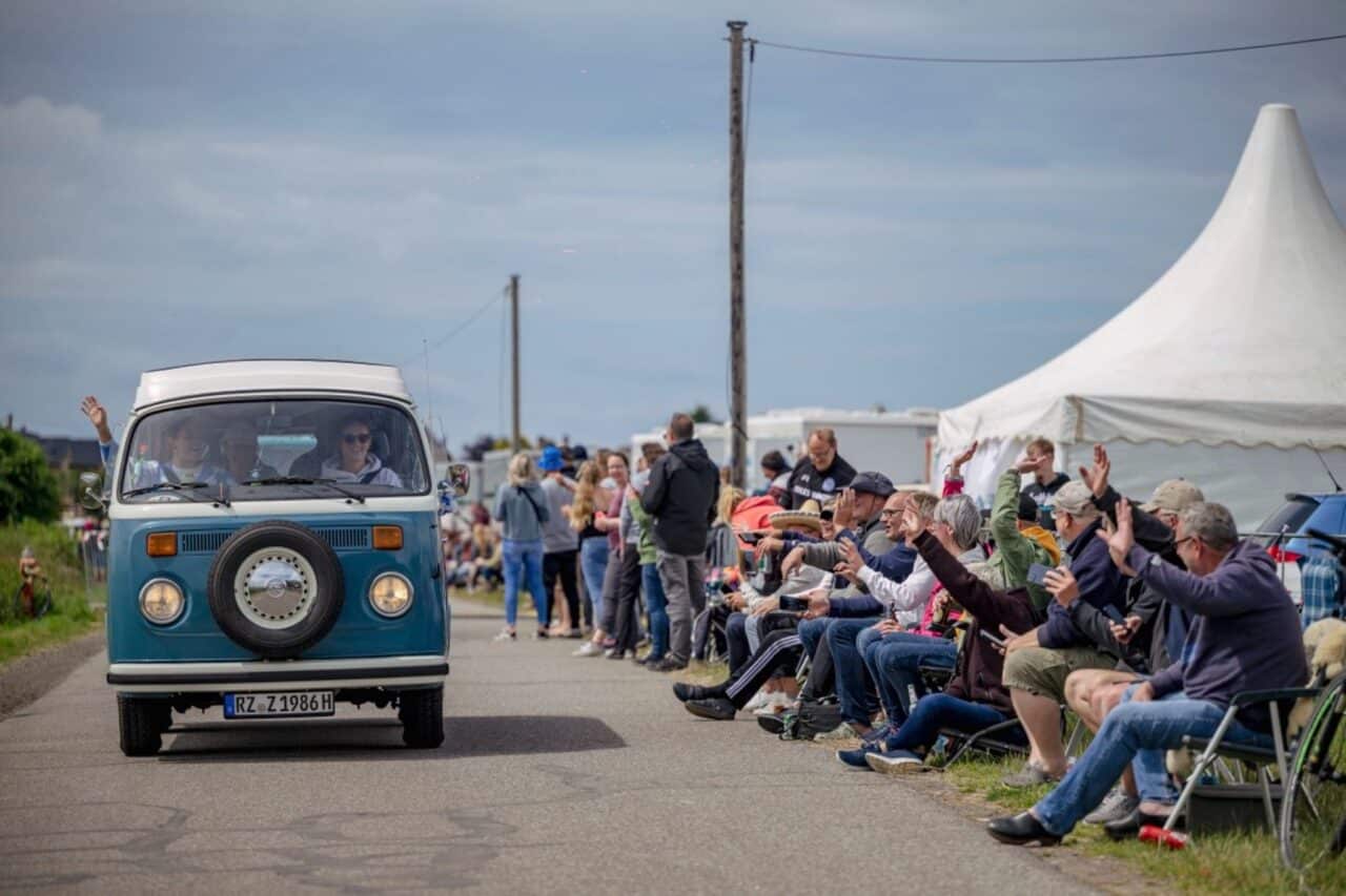 Die wichtigsten Campingmessen und Campingevents im Juni 2025 2 midsummer bulli festival fehmarn
