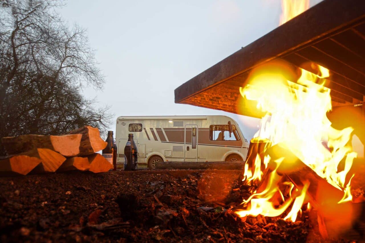 Carado I338 pro+ im Camperstyle-Langzeittest: kompakter Integrierter für Allzeit-Camper und Familien 19 Carado I338 am Lagerfeuer