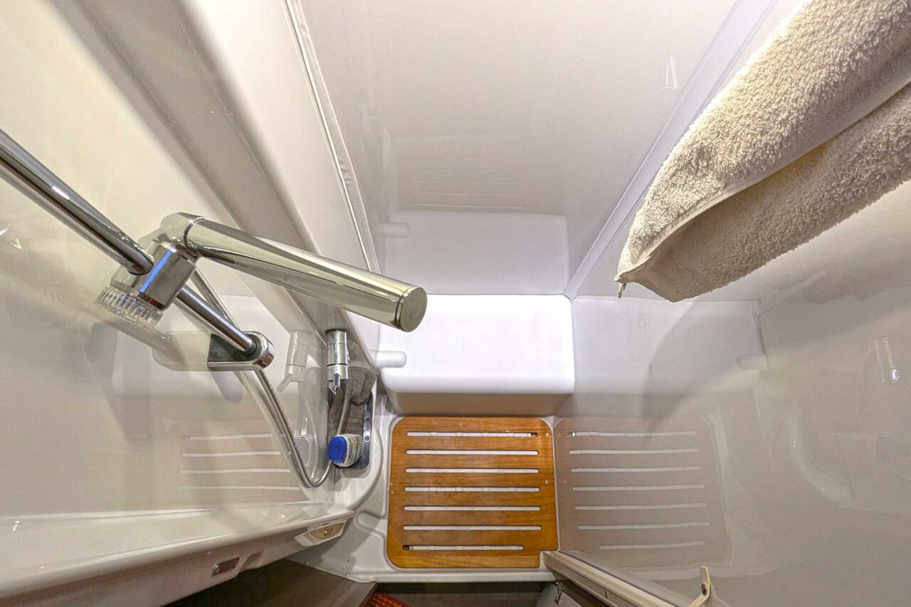 Carado I338 pro+ im Camperstyle-Langzeittest: kompakter Integrierter für Allzeit-Camper und Familien 11 Dusche