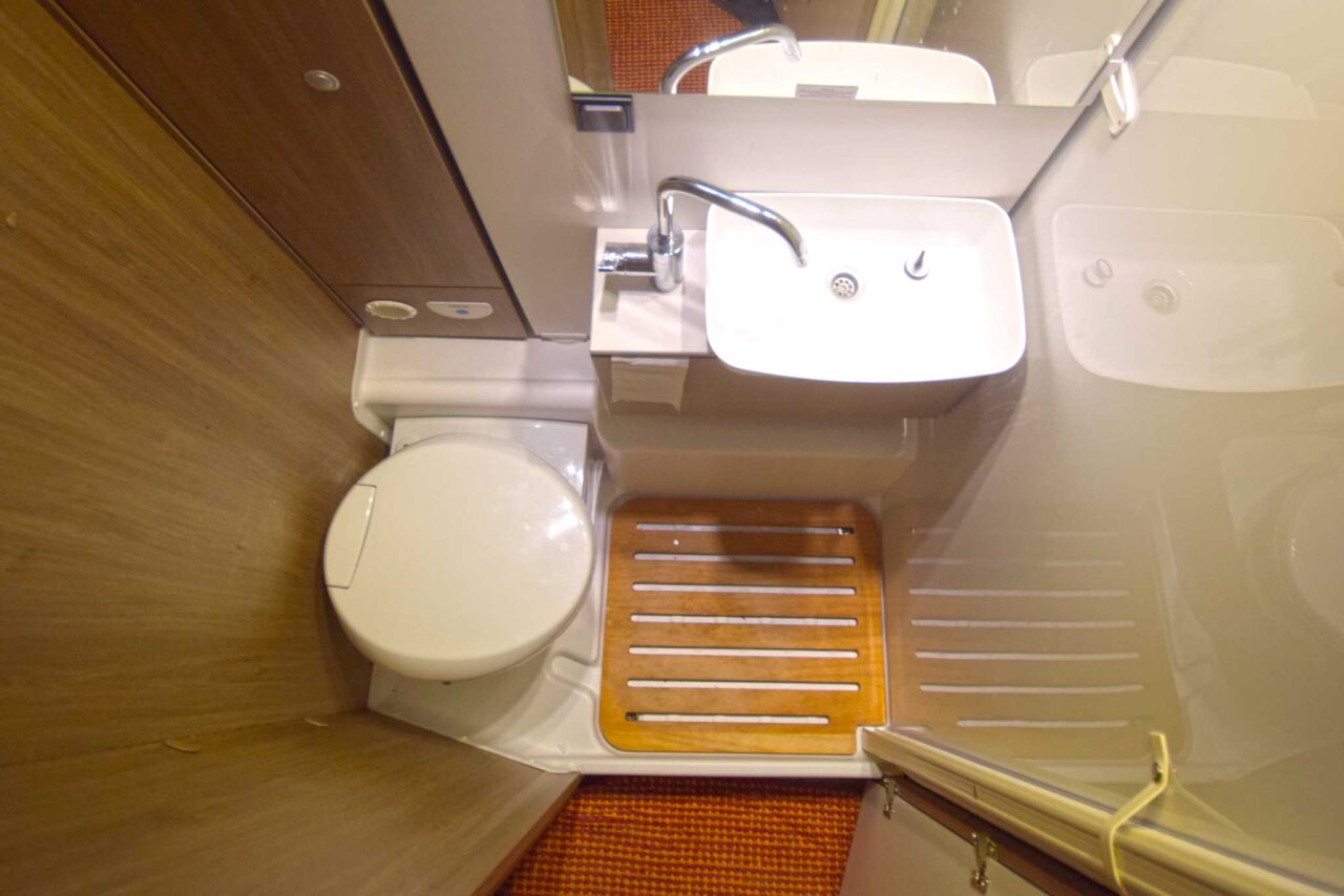 Carado I338 pro+ im Camperstyle-Langzeittest: kompakter Integrierter für Allzeit-Camper und Familien 10 Toilette