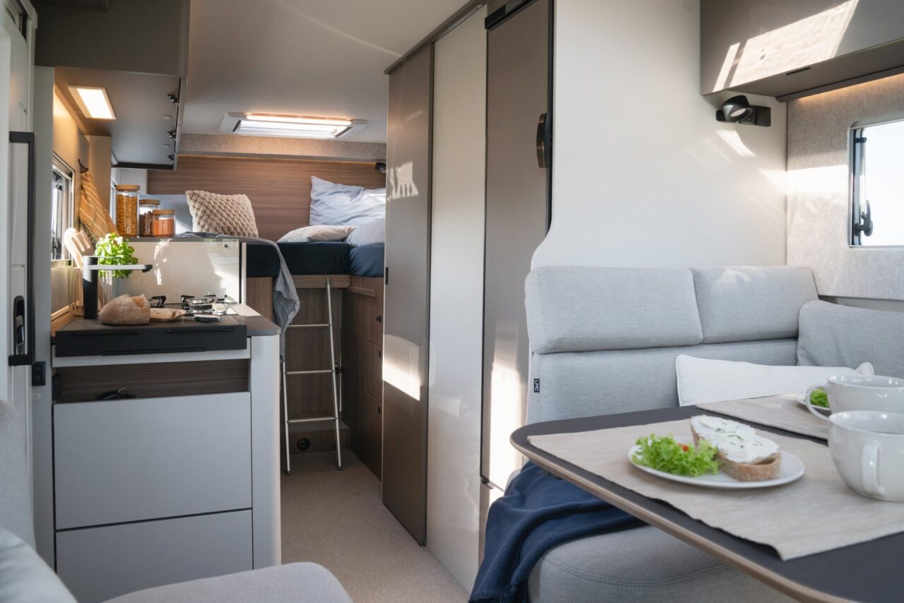 LMC Cruiser T740EL DS von vorne nach hinten