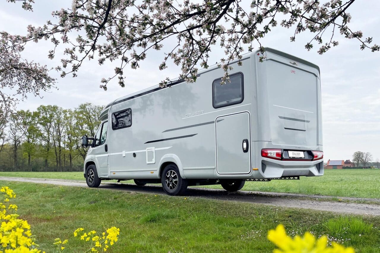 LMC Cruiser T740EL aussen Feld von hinten