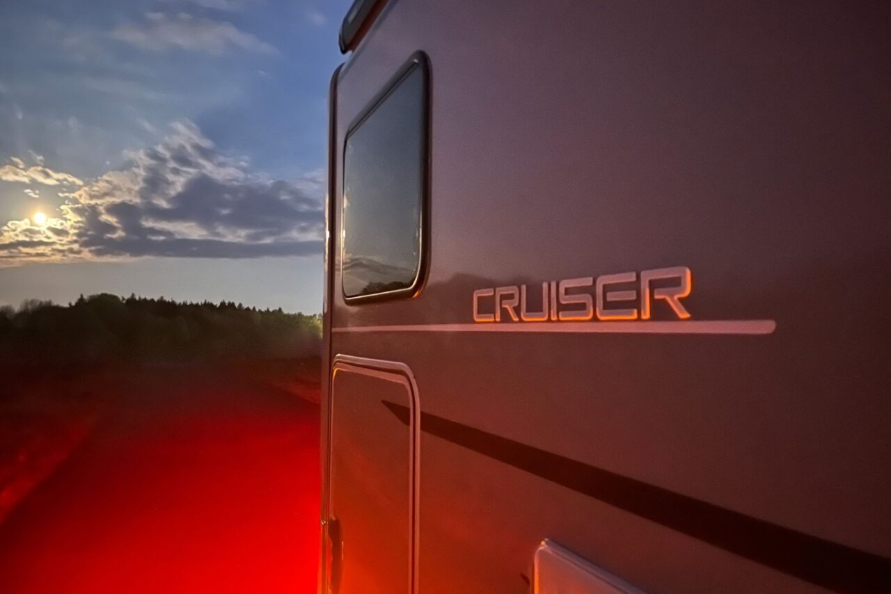 LMC Cruiser T740EL aussen Schriftzug