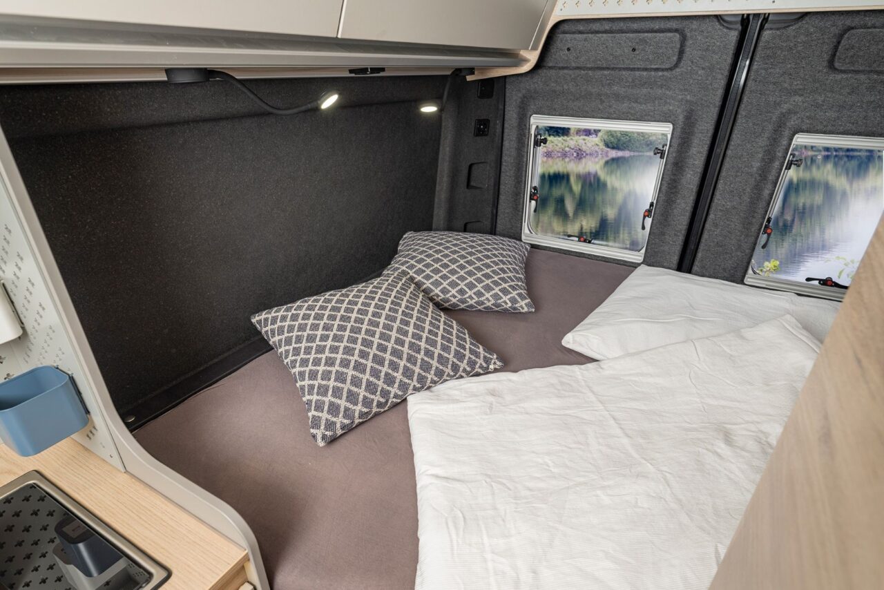 Knaus Boxtime (2026): Neuer Leichtbau-Campervan mit verbesserter thermischer und akustischer Isolation 5 Knaus Boxtime 600 MQ (2026) - Bett