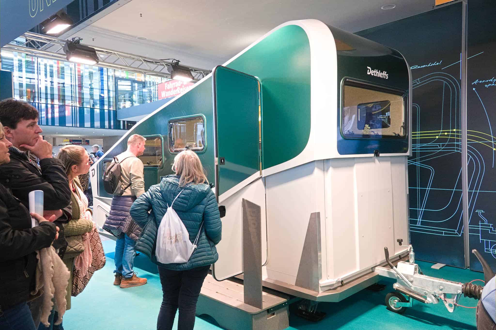 Dethleffs c.fold – futuristischer Mini-Wohnwagen zum Zusammenklappen