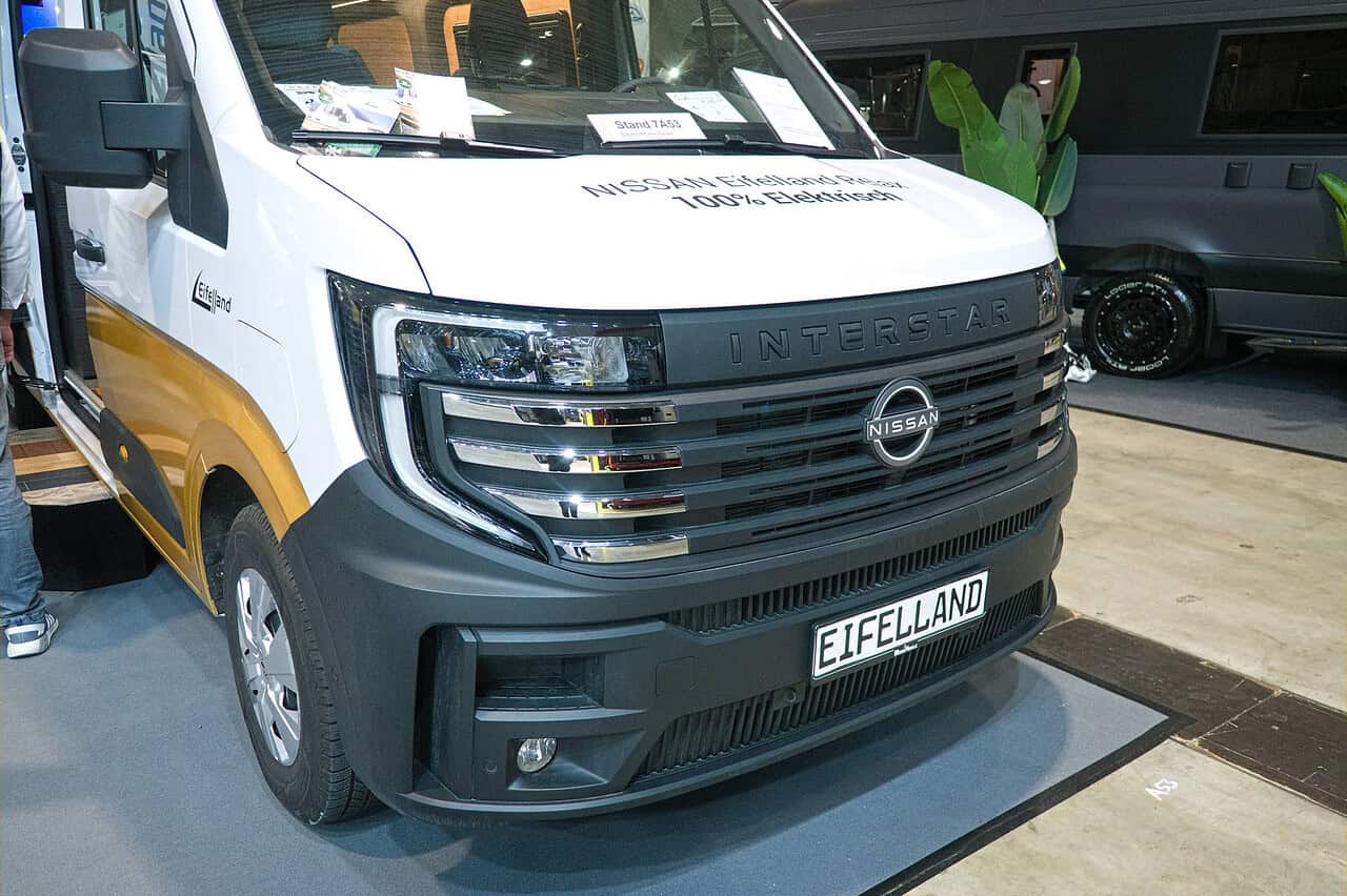 E-Camping neu gedacht: Was das Reichweiten-Wunder Nissan Interstar Eifelland auf der CMT so besonders macht 12 Nissan Interstar Eifelland auf der CMT 2026 - Frontansicht