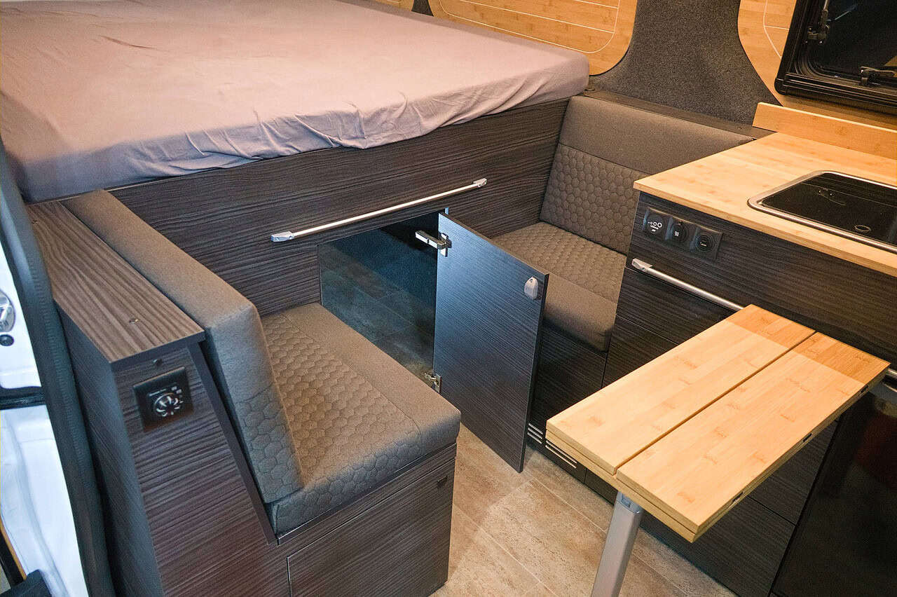 E-Camping neu gedacht: Was das Reichweiten-Wunder Nissan Interstar Eifelland auf der CMT so besonders macht 4 nissan interstar eifelland sitzbereich