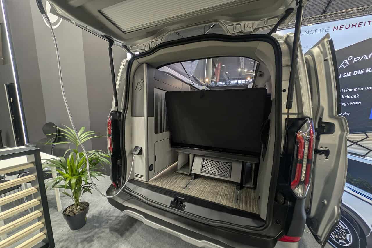 Luxus für 4 Personen auf nur 5 Metern: Ist der Panama Peak P10H das neue Flaggschiff der Campervan-Klasse? 3 panama peak p10h heck