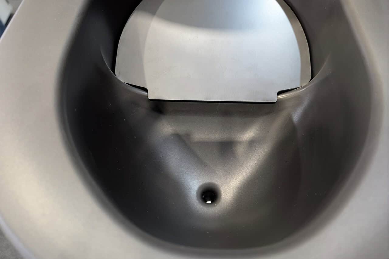 Kein Wasser, keine Chemie, kein Einbau: Ist das die ultimative Camping-Toilette? 2 perfect van indi tt innen