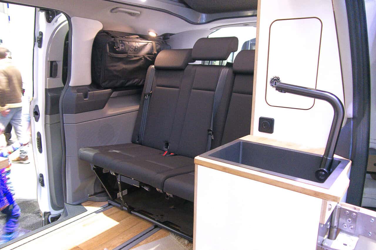 Für den Alltag und Camping-Reisen: Dieser Ford-Camper passt in jede Parklücke und zu jedem Abenteuer 8 moby van spuele rueckband