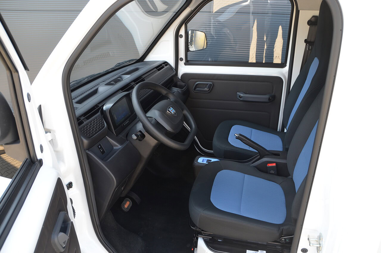 03 ARI 458 Pro Elektrotransporter Blick in den Innenraum