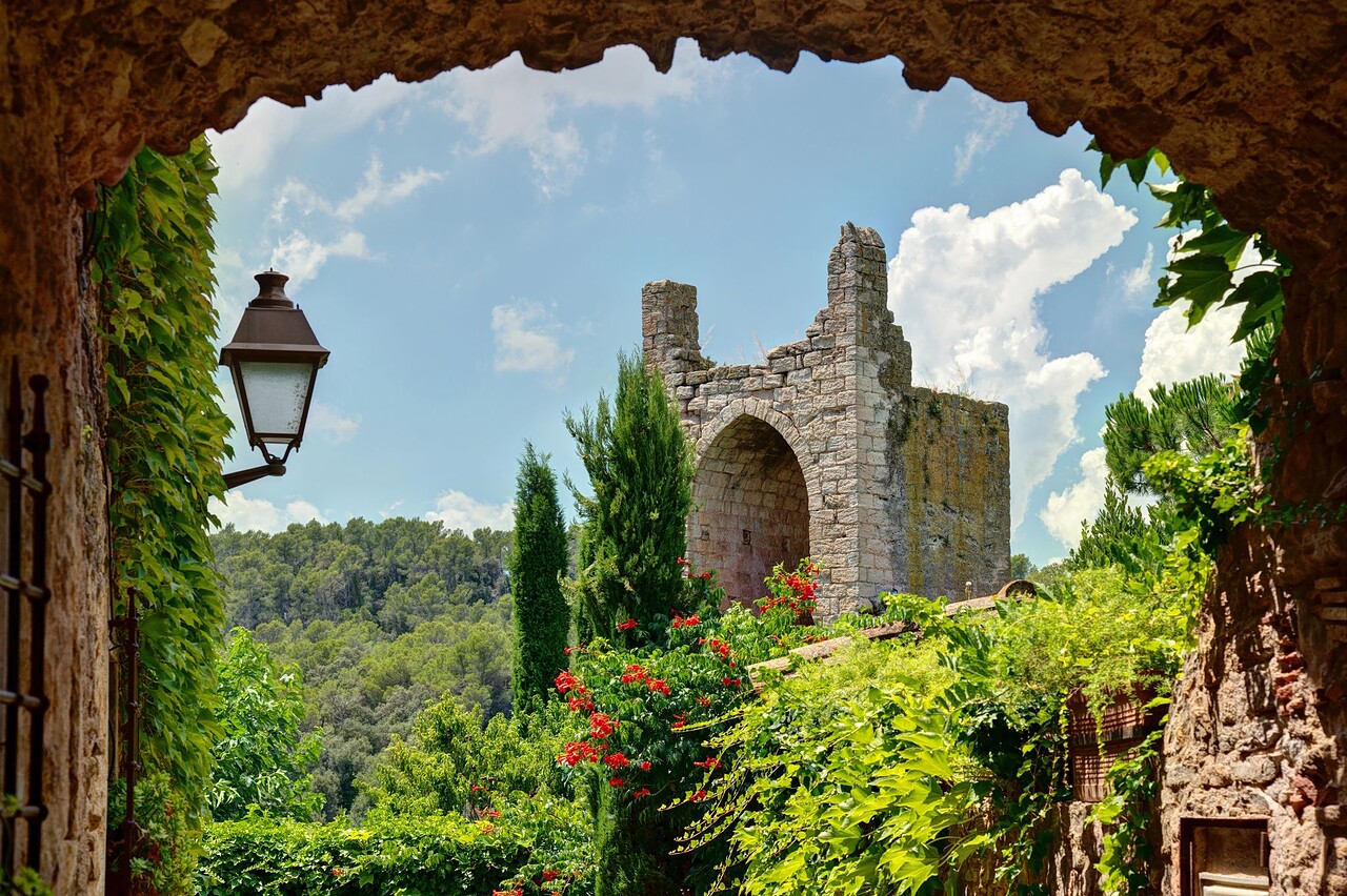 peratallada costa brava 50647329