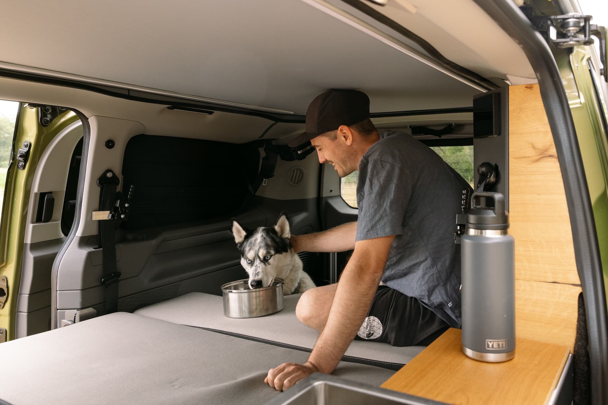 Geheime Toilette, Hunde-Special, Fahrradtransport ohne Bettumbau oder 6 Sitze: Spacecamper feiert 20-jähriges Jubiläum mit vier Sondermodellen 3 Geheime Toilette, Hunde-Special, Fahrradtransport ohne Bettumbau oder 6 Sitze: Spacecamper feiert 20-jähriges Jubiläum mit vier Sondermodellen